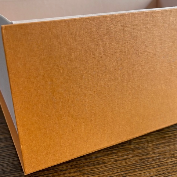 Louis Vuitton orange gift box - Picture 10 of 10